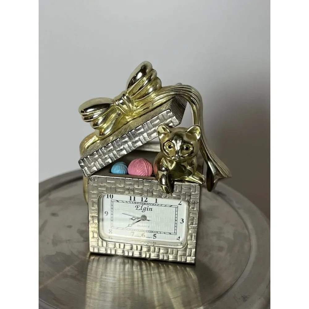 Elgin Clock kitty present‎ yarn paperweight